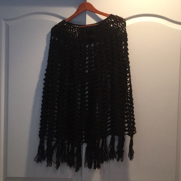 Thick Knit Poncho w Two Button Closure NWOT - Picture 2 of 3